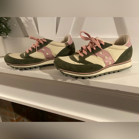 Saucony Shoes - Saucony Jazz Green, Pink & Cream Running Shoes size 7.5 Excellent Condition